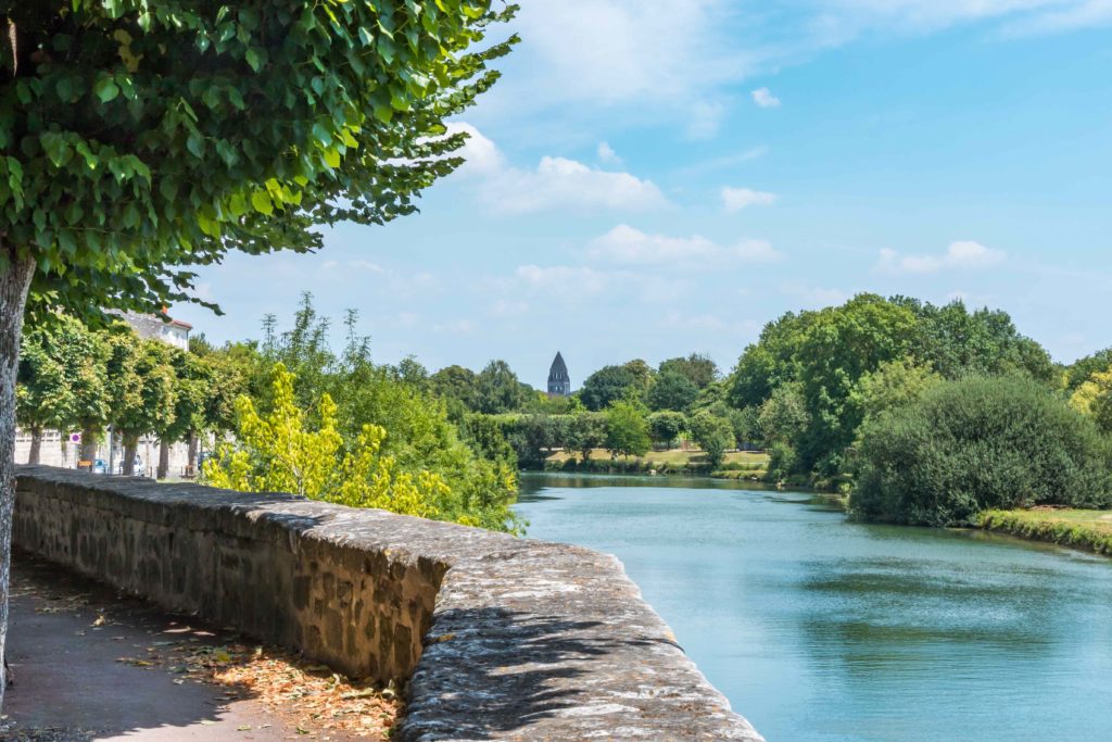 Fleuve charente place blair Saintes