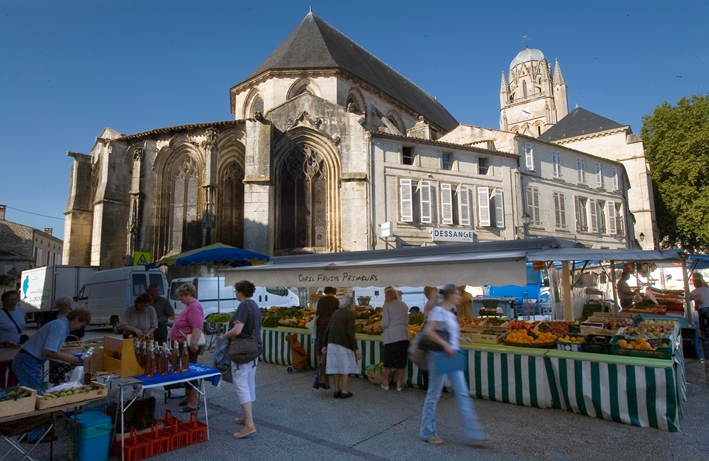 Marché St Pierre- Saintes