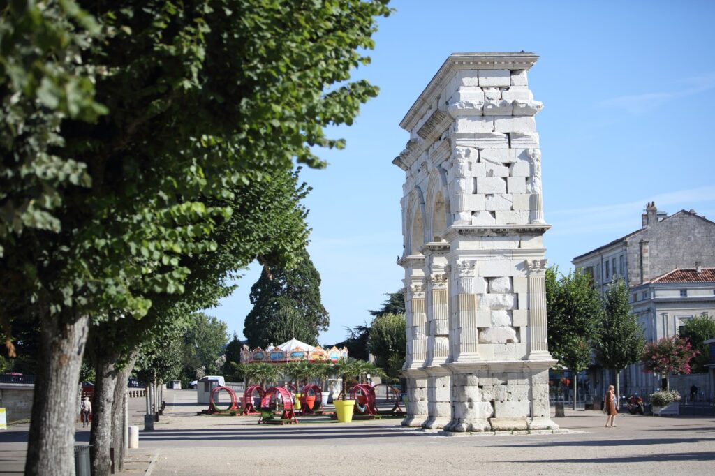 Place bassompierre et Arc Germanicus Saintes