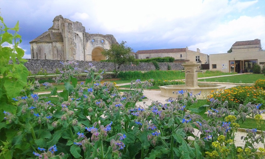 Abbaye de Trizay