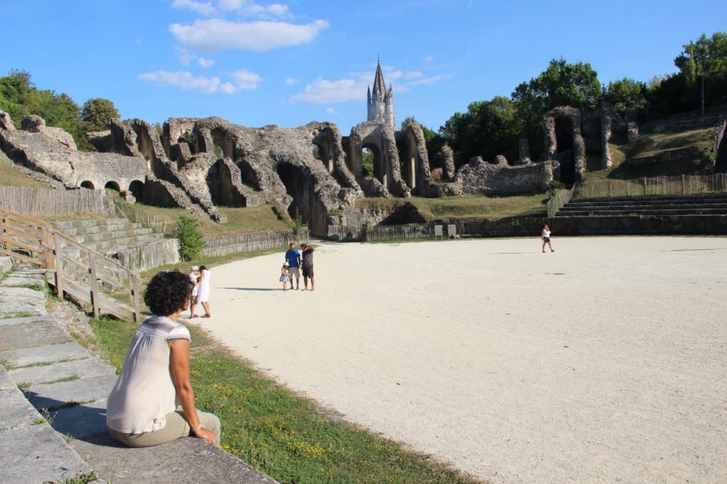 Amphithéâtre gallo romain côté