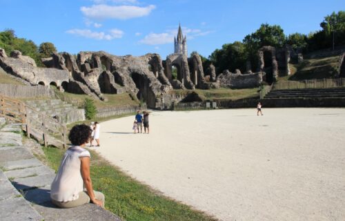 Amphithéâtre gallo romain côté